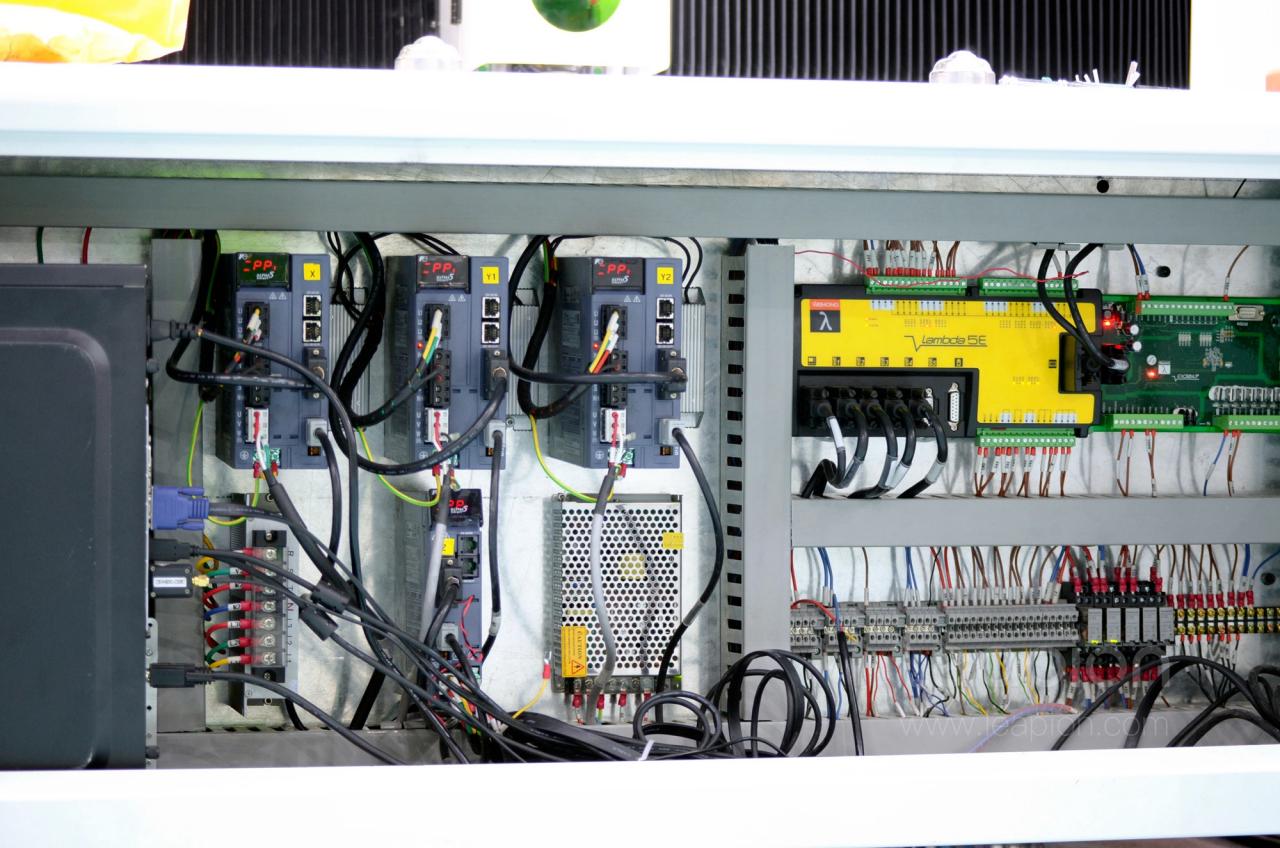 1500*3000mm 500w Racuys Or Ipg Fiber Laser Cutting Machine 1500*3000мм 500в Ракуйс или автомат для резки лазера волокна Ипг