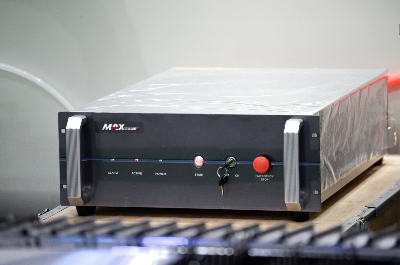 1500*3000mm 500w Racuys Or Ipg Fiber Laser Cutting Machine 1500*3000мм 500в Ракуйс или автомат для резки лазера волокна Ипг