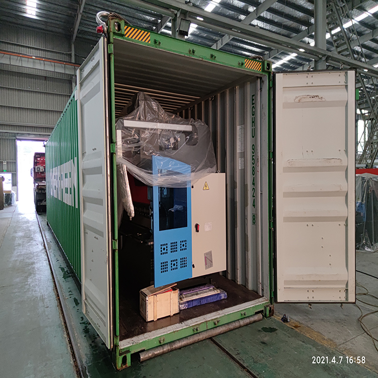 Гидравлический листогибочный пресс 300 т/4000