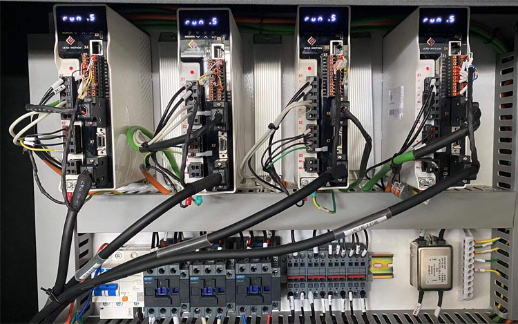 3015 Fiber Laser Cutting Machine For High-Speed Cutting Of 1-6mm Metal Materials Станок для лазерной резки волокна 3015 для высокоскоростной резки металлических материалов толщиной 1-6 мм