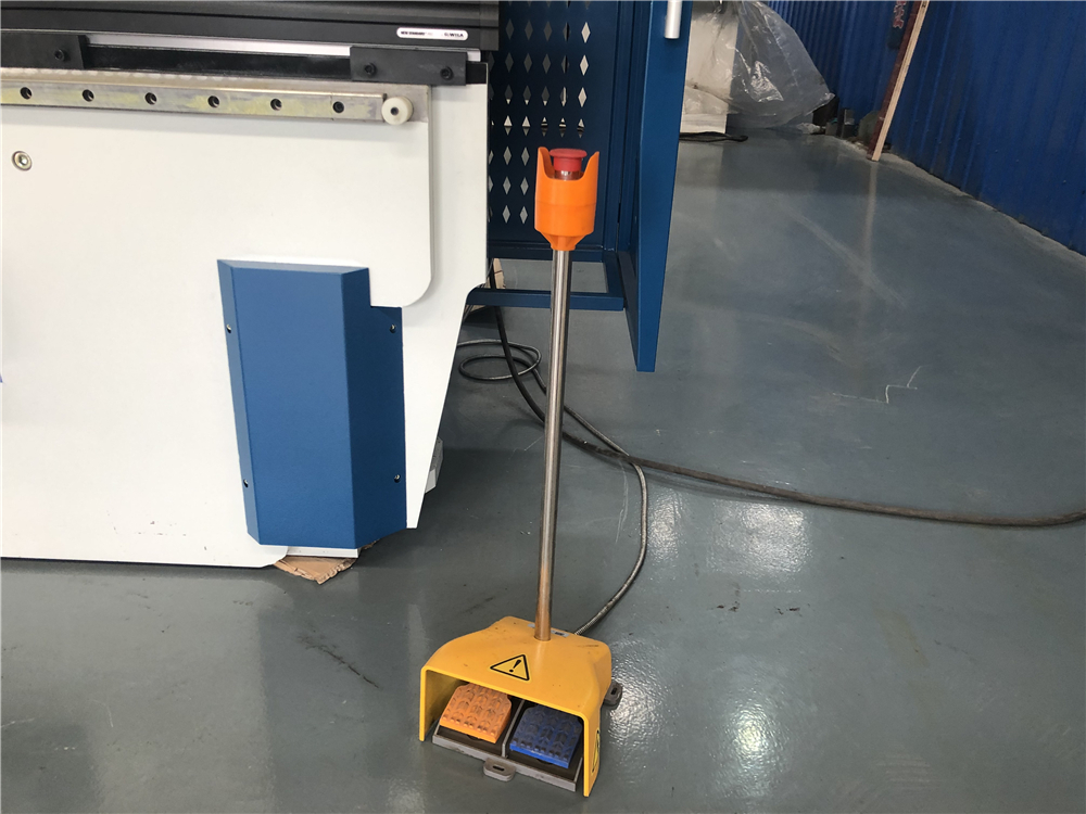 3+1 Axis Cnc Hydraulic Press Brake With Esa System 3+1-осевой гидравлический листогибочный пресс с ЧПУ с системой Esa