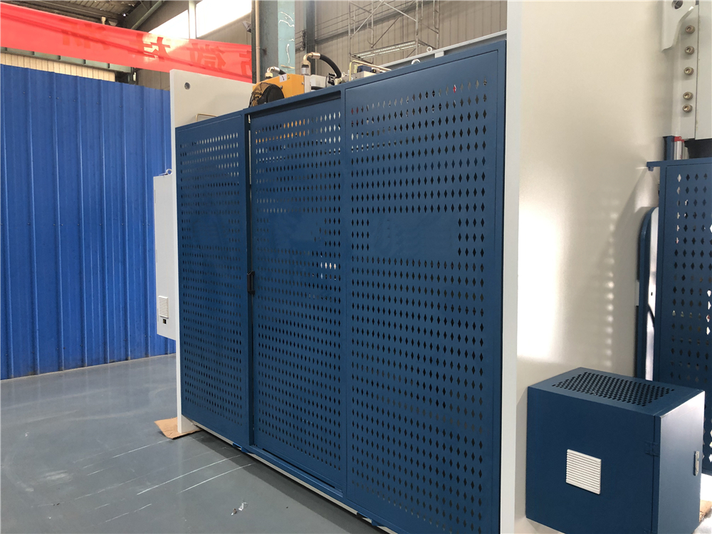 3+1 Axis Cnc Hydraulic Press Brake With Esa System 3+1-осевой гидравлический листогибочный пресс с ЧПУ с системой Esa