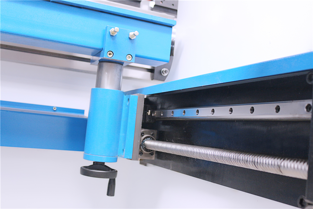 3+1 Axis Cnc Hydraulic Press Brake With Esa System 3+1-осевой гидравлический листогибочный пресс с ЧПУ с системой Esa