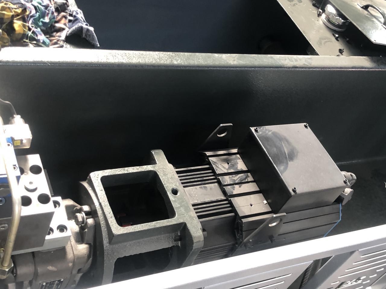 3+1 Axis Cnc Hydraulic Press Brake With Esa System 3+1-осевой гидравлический листогибочный пресс с ЧПУ с системой Esa