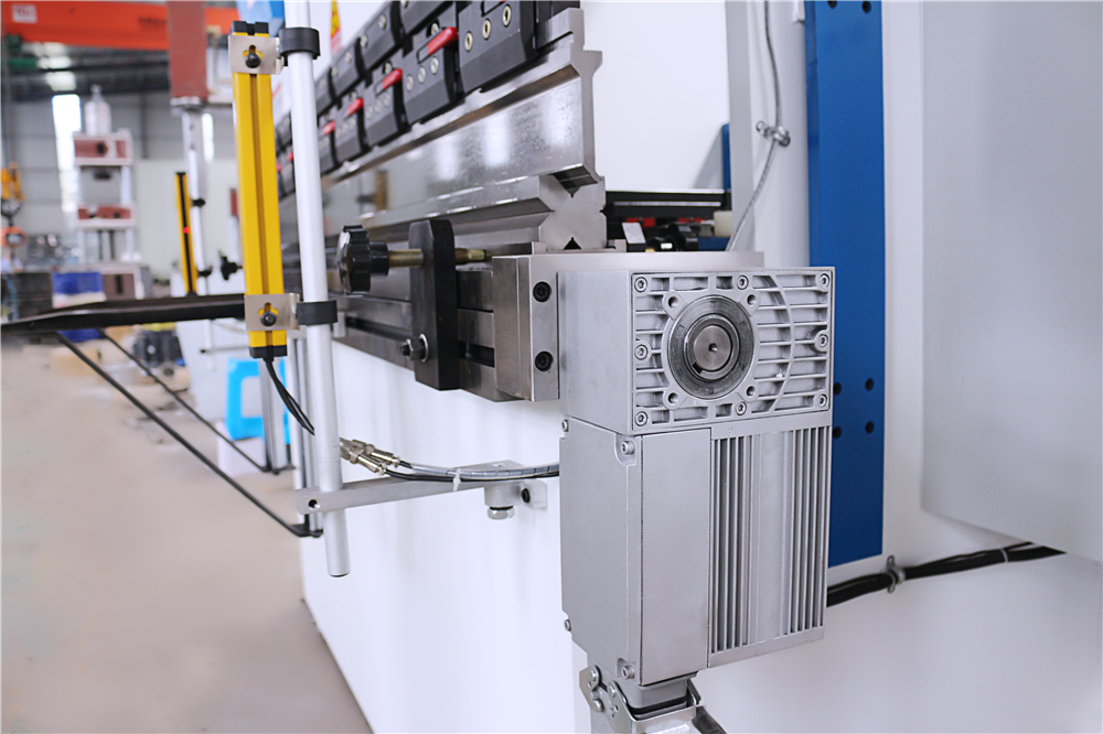 3+1 Axis Cnc Hydraulic Press Brake With Esa System 3+1-осевой гидравлический листогибочный пресс с ЧПУ с системой Esa