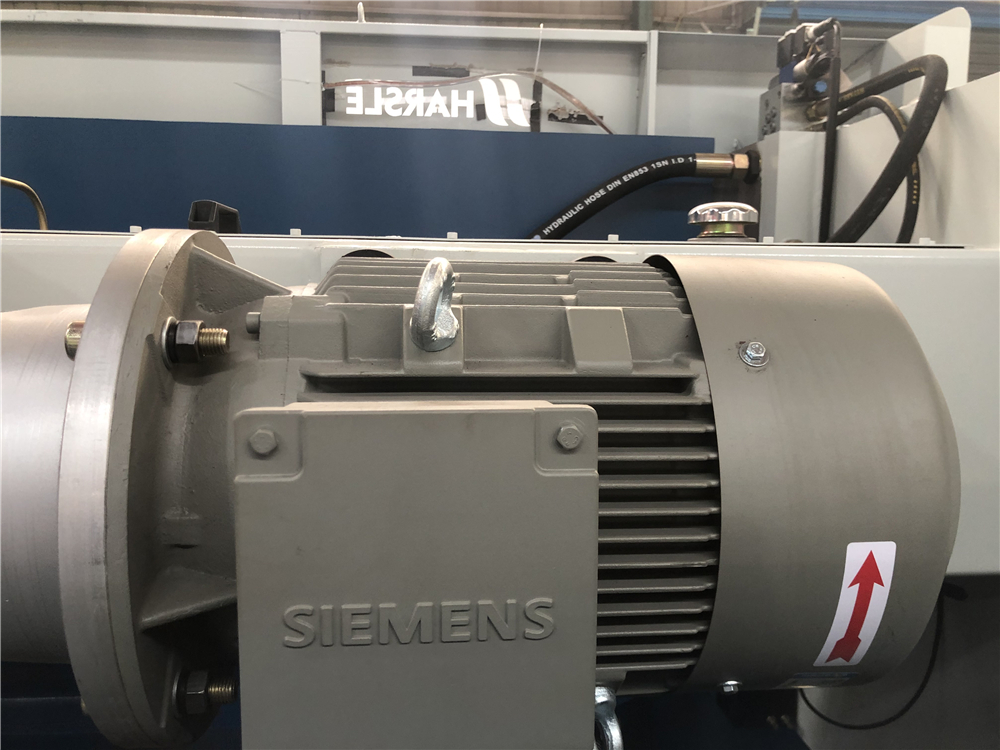 3+1 Axis Cnc Hydraulic Press Brake With Esa System 3+1-осевой гидравлический листогибочный пресс с ЧПУ с системой Esa