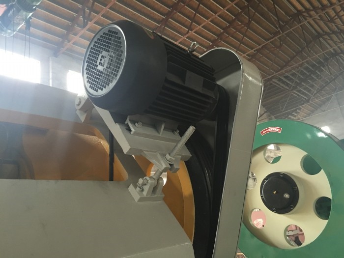 400 Ton Small Pneumatic Power Punch Press Mechanical Eccentric Punching Machine 400-тонный небольшой пневматический пробивной пресс Механический эксцентриковый пробивной станок