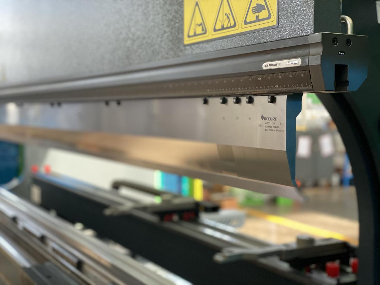 China 220t Cnc Bending Machine 6+1 Axis Hydraulic Press Brake Price Китай 220т ЧПУ гибочный станок 6+1 оси гидравлический листогибочный пресс цена