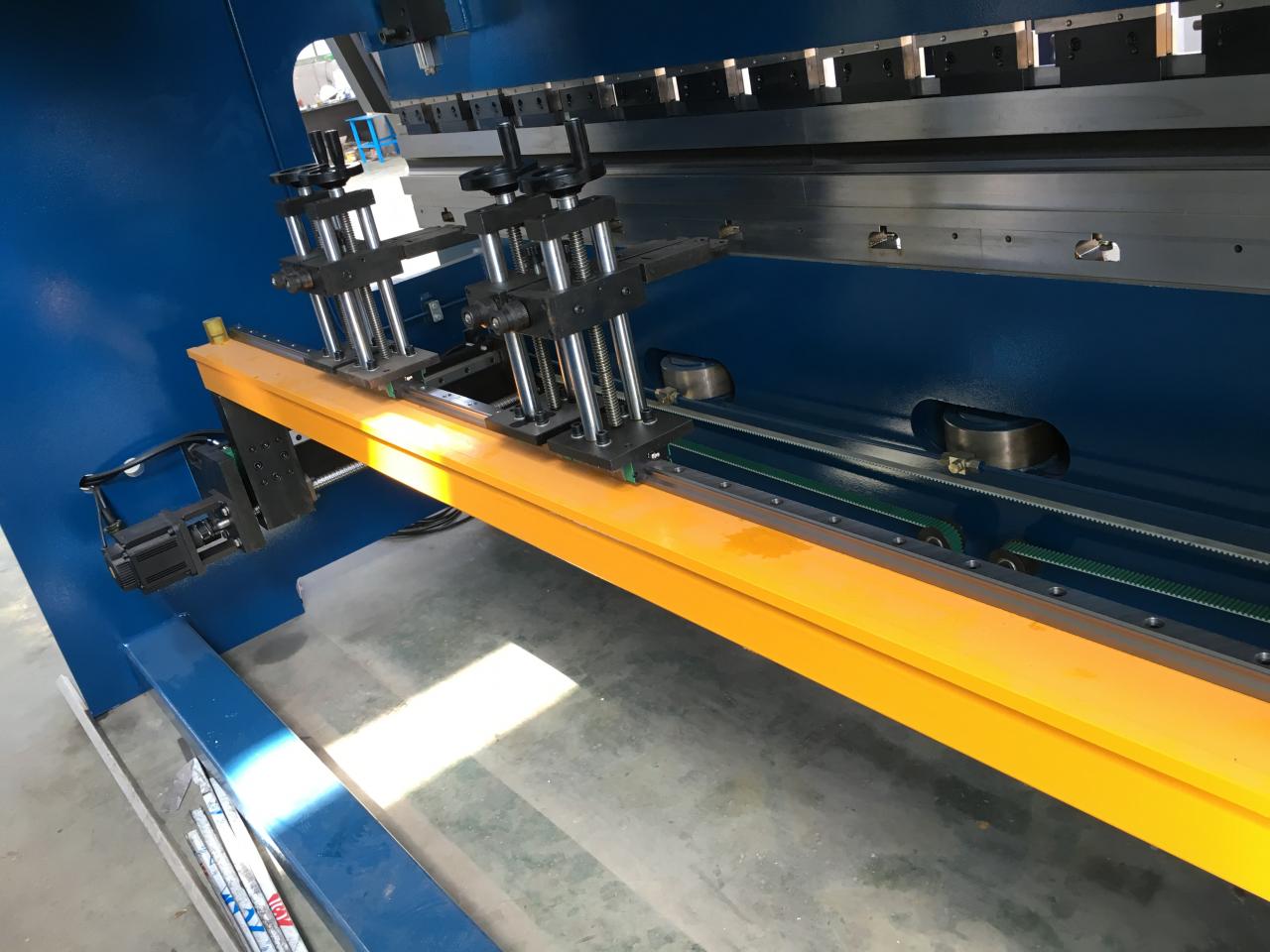 Cnc Servo Press Brake 250t/3.2m 3+1 Axis 3 Meter Sheet Metal Press Brake Листогибочный пресс с сервоприводом с ЧПУ 250 т / 3,2 м 3 + 1 оси 3-метровый листогибочный пресс