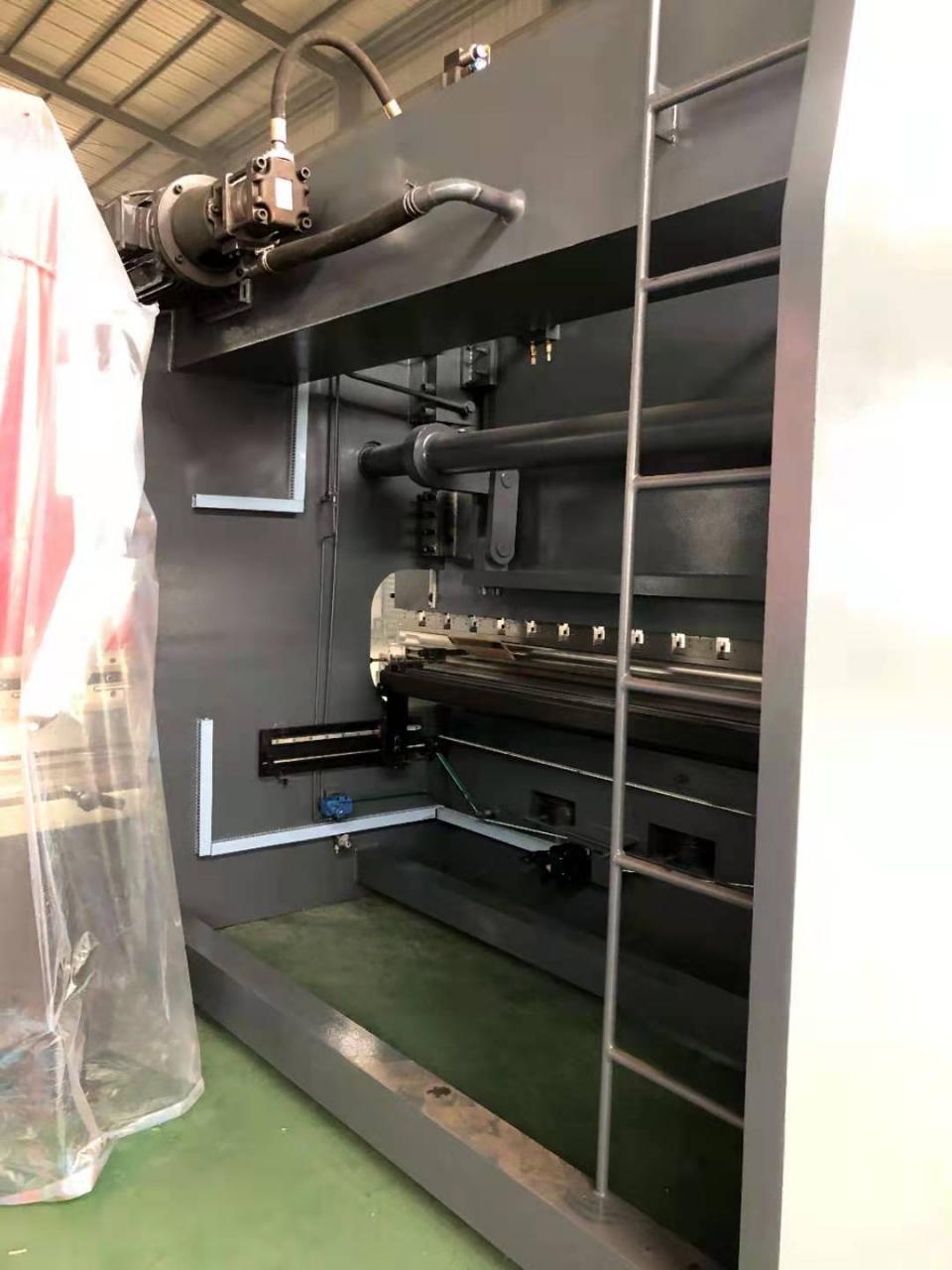 Da53t Cnc System Controller 125t4000 3+1 Axis Cnc Hydraulic Press Brake With Good Quality Da53t Cnc System Controller 125t4000 3 + 1 Axis Cnc Гидравлический листогибочный пресс с хорошим качеством