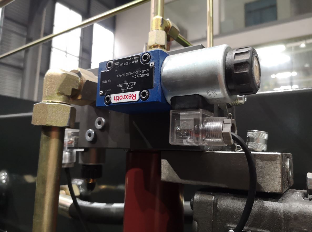 Delem Da66t 125 3+1 4+1 6+1 8+1 Cnc Hydraulic Press Brake For Metal Plate Bending Delem Da66t 125 3+1 4+1 6+1 8+1 Cnc гидравлический листогибочный пресс для гибки металлической пластины