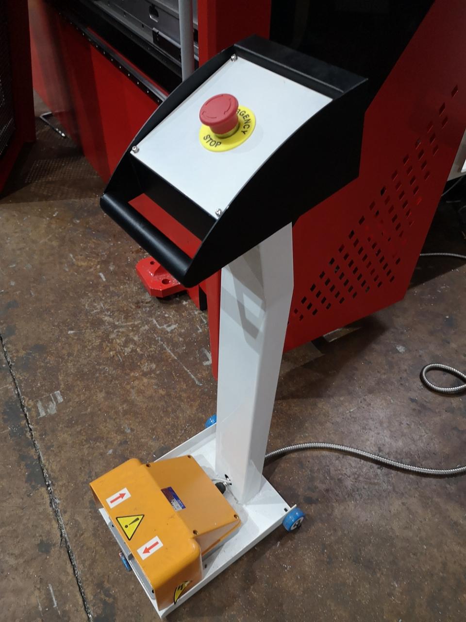 Delem Da66t 125 3+1 4+1 6+1 8+1 Cnc Hydraulic Press Brake For Metal Plate Bending Delem Da66t 125 3+1 4+1 6+1 8+1 Cnc гидравлический листогибочный пресс для гибки металлической пластины