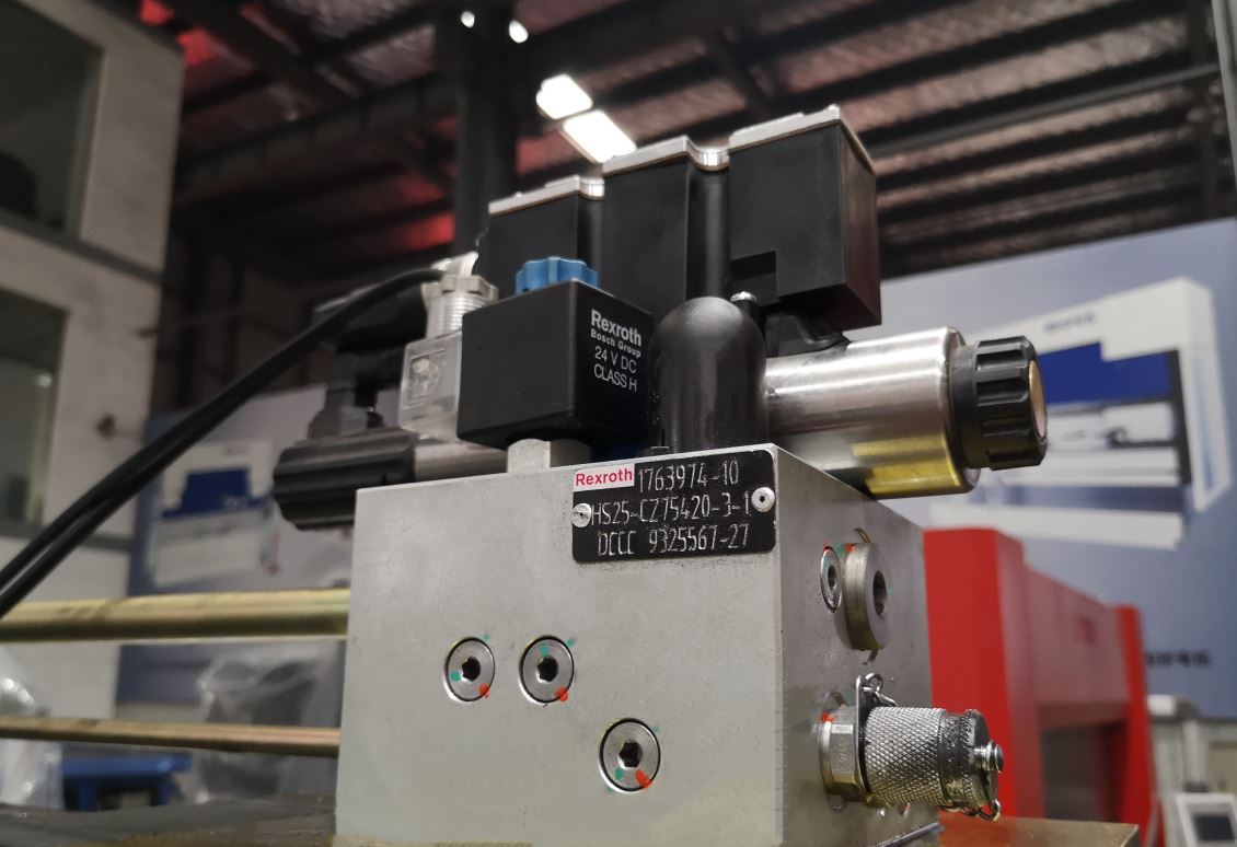 Delem Da66t 125 3+1 4+1 6+1 8+1 Cnc Hydraulic Press Brake For Metal Plate Bending Delem Da66t 125 3+1 4+1 6+1 8+1 Cnc гидравлический листогибочный пресс для гибки металлической пластины