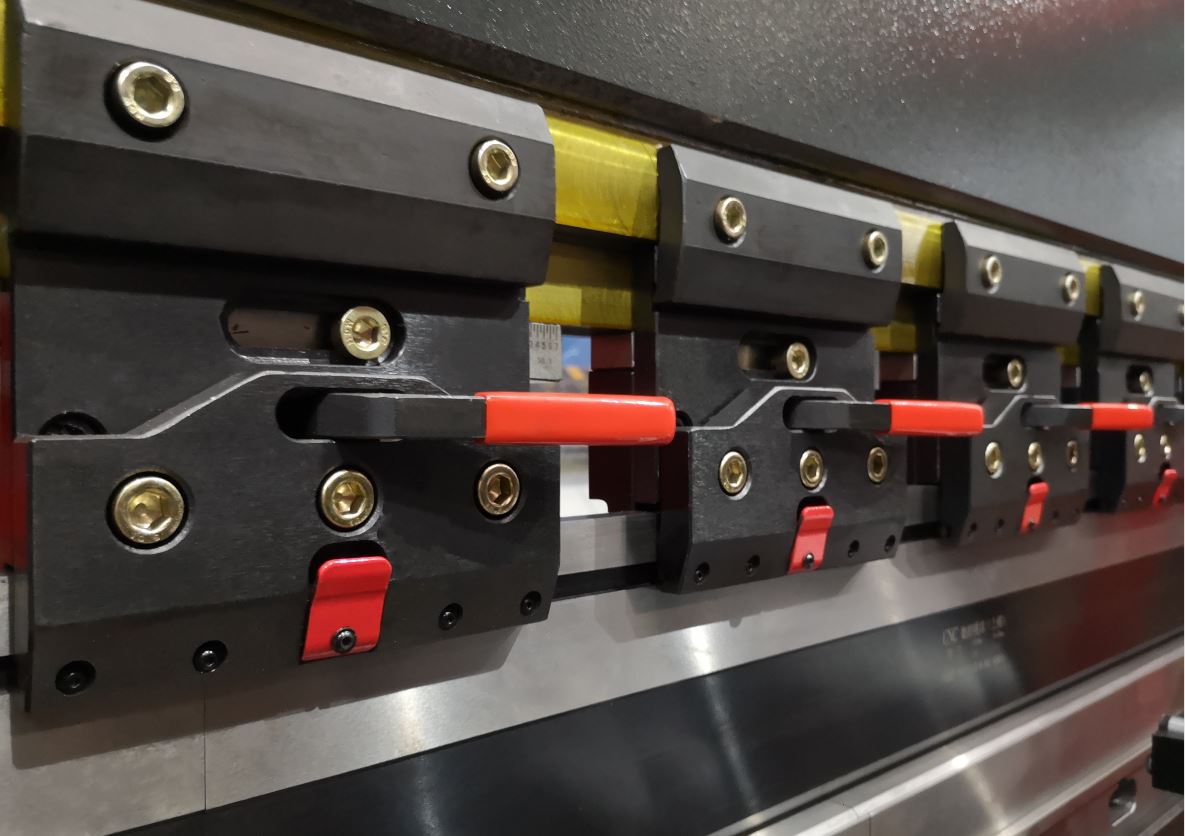 Delem Da66t 125 3+1 4+1 6+1 8+1 Cnc Hydraulic Press Brake For Metal Plate Bending Delem Da66t 125 3+1 4+1 6+1 8+1 Cnc гидравлический листогибочный пресс для гибки металлической пластины