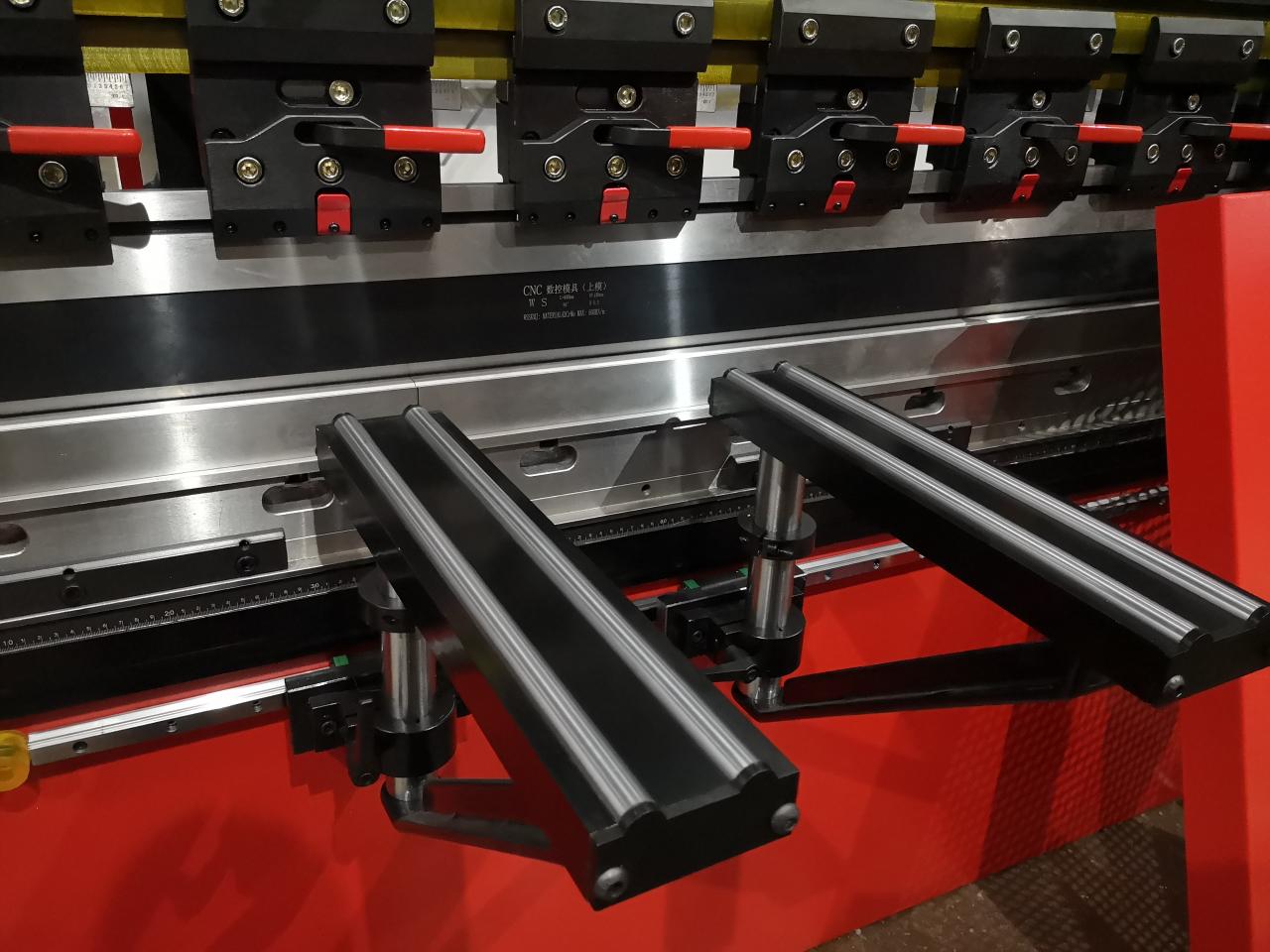 Delem Da66t 125 3+1 4+1 6+1 8+1 Cnc Hydraulic Press Brake For Metal Plate Bending Delem Da66t 125 3+1 4+1 6+1 8+1 Cnc гидравлический листогибочный пресс для гибки металлической пластины