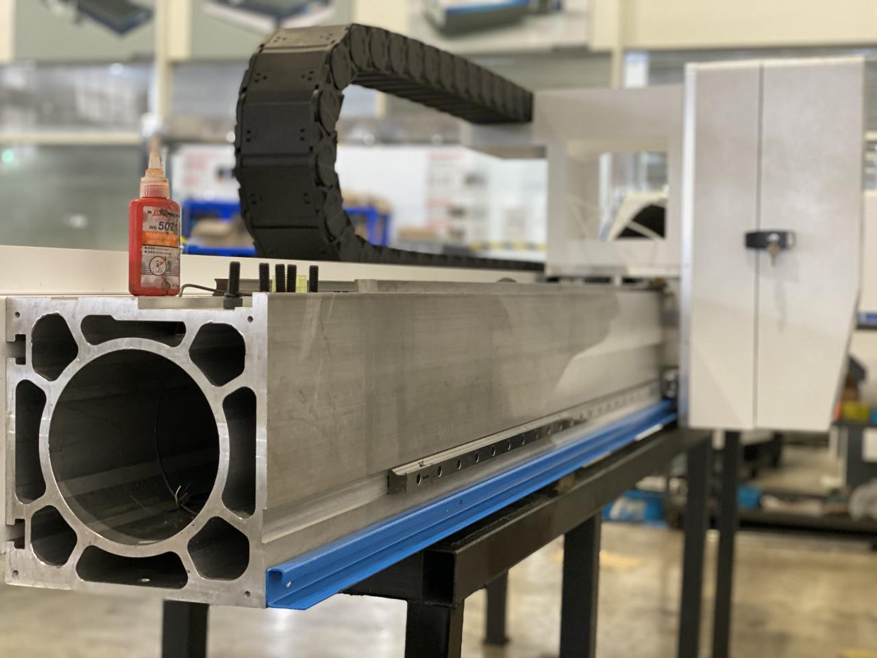 Волоконно-лазерный станок для резки Masterline 8 кВт, 4000x2000 мм, с лазерным источником Ipg