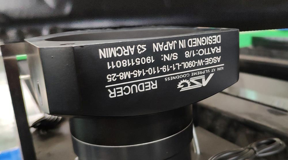 Высокоточная машина для лазерной резки мощностью 1000 Вт Цена