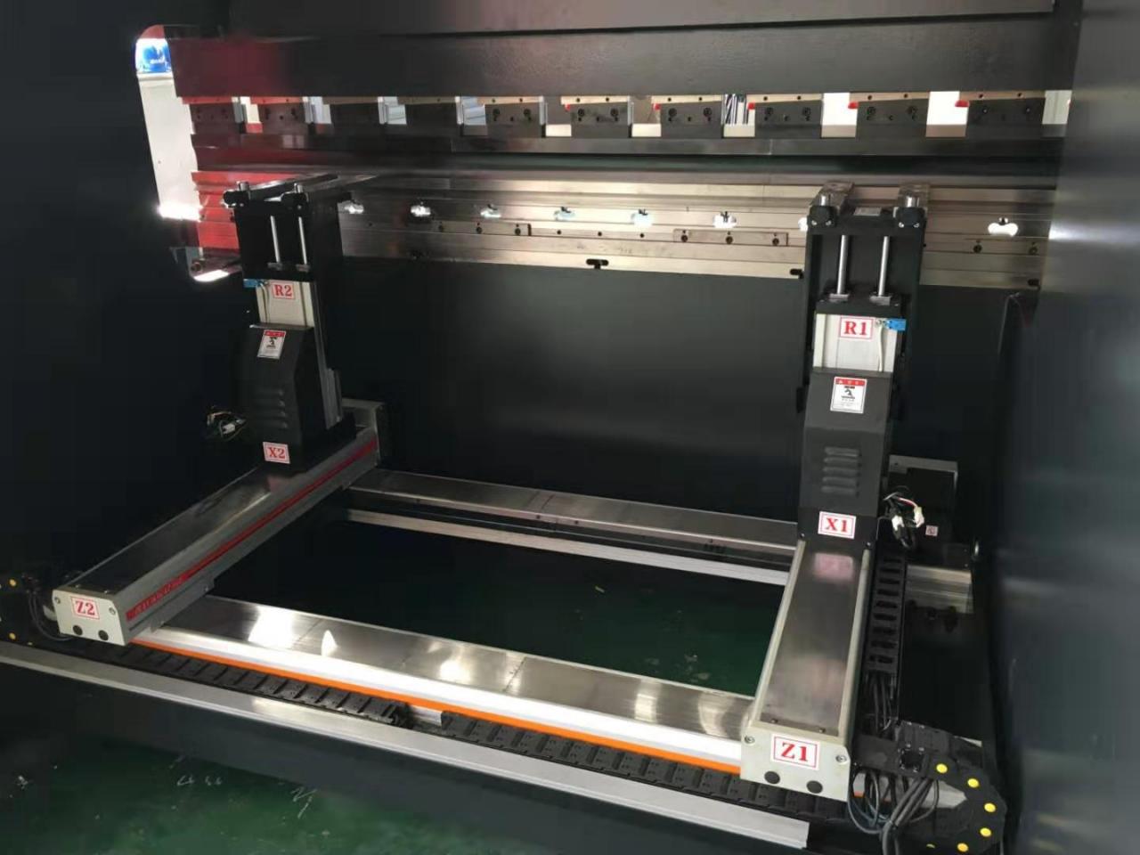 Hydraulic Stainless Steel Wc67y/k-300/6000 Mould Crowning Press Brake Гидравлический листогибочный пресс Wc67y/k-300/6000 из нержавеющей стали