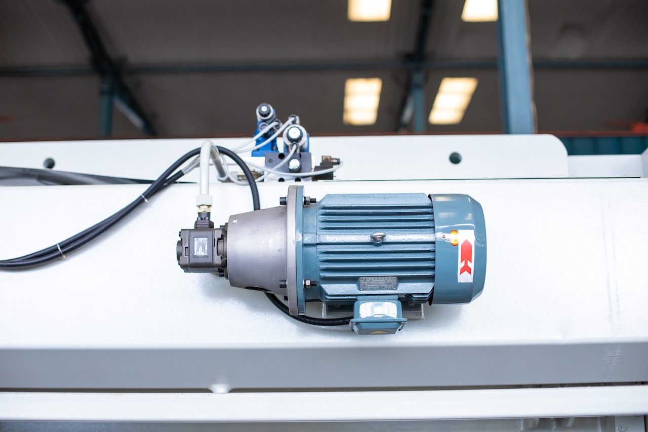 Qc11y 8x3200 Sheet Metal Shearing Machine Steel Plate Hydraulic Shearing Machine Qc11y 8x3200 машина для резки листового металла стальная пластина гидравлическая машина для резки