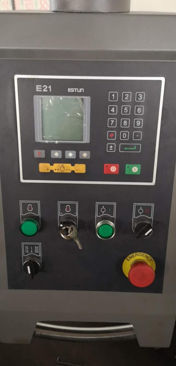 Qc12y 6x3200 Гидравлическая пила с подвижным столом с гильотинными ножницами для резки