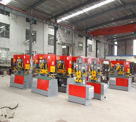 Steel Plate Angle Cutting Punching Notching Machine Hydraulic Ironworker For Sale Стальная пластина Угловая резка Штамповочная машина Гидравлический металлургический станок для продажи