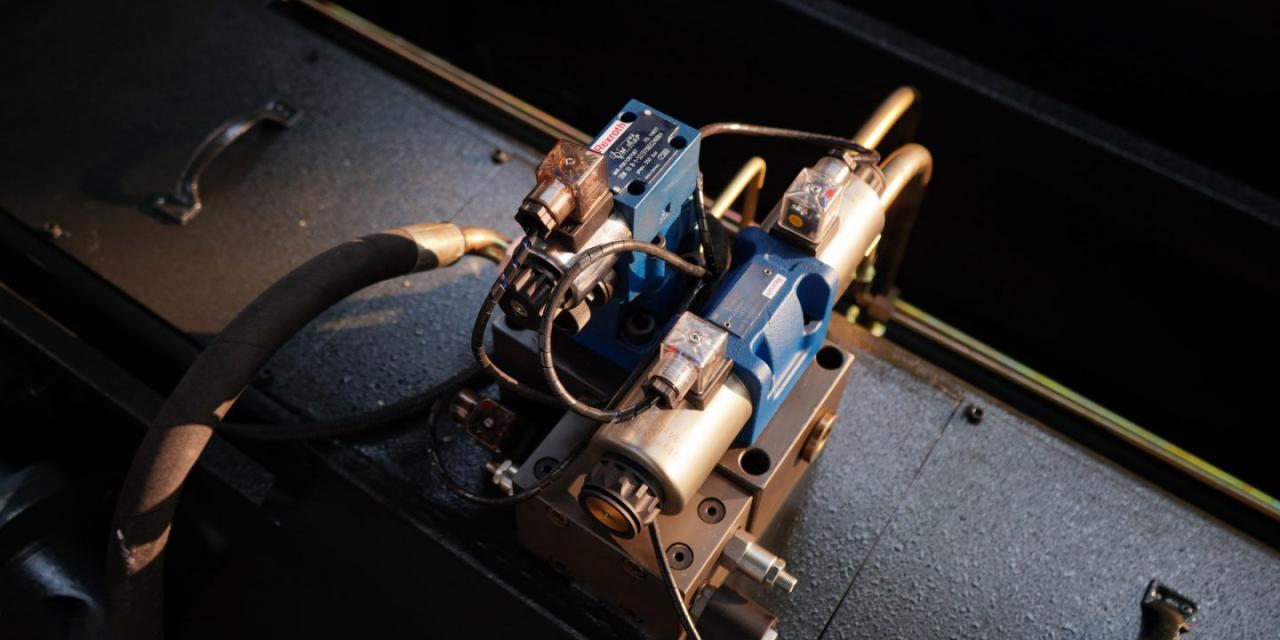 Wc67 Hydraulic Press Brake / CNC Press Bending Machine / Plate Bending Machine China Гидравлический листогибочный пресс Wc67 / Прессогибочный станок с ЧПУ / Листогибочный станок Китай